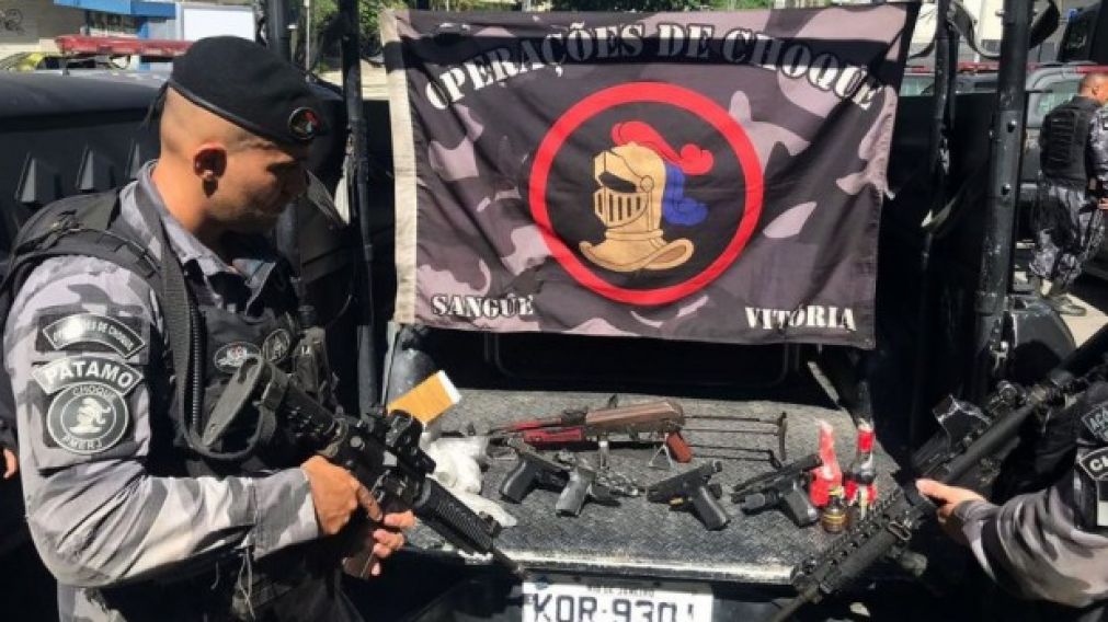 Gran cantidad de armamentos fue secuestrada tras el enfrentamiento.