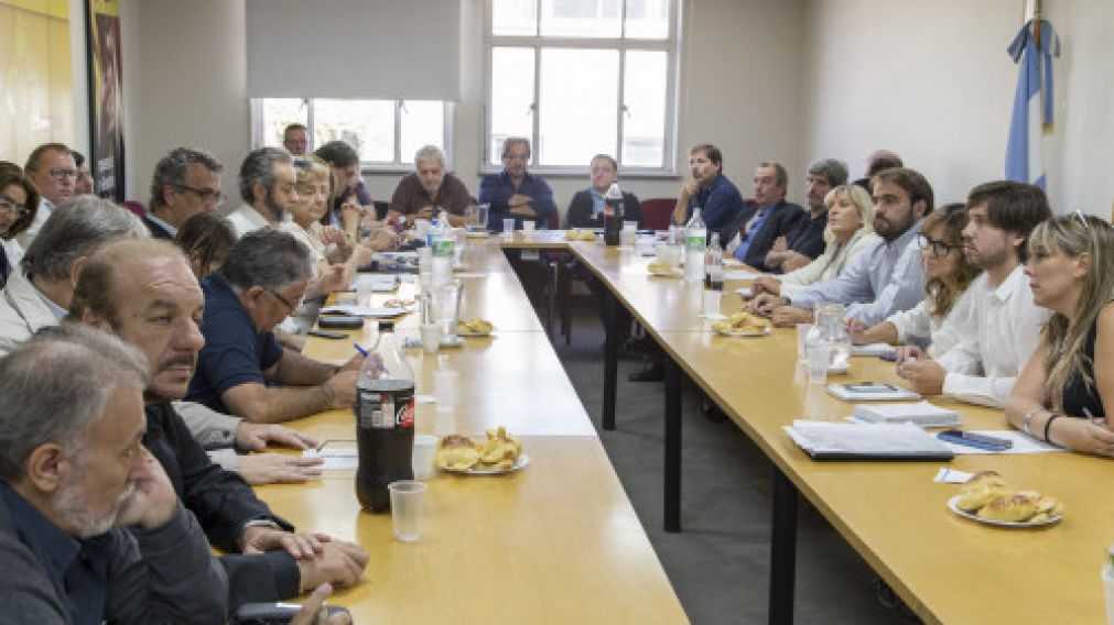 La ministra Acuña, tras el encuentro, se mostró convencida de "llegar a un acuerdo" pronto.
