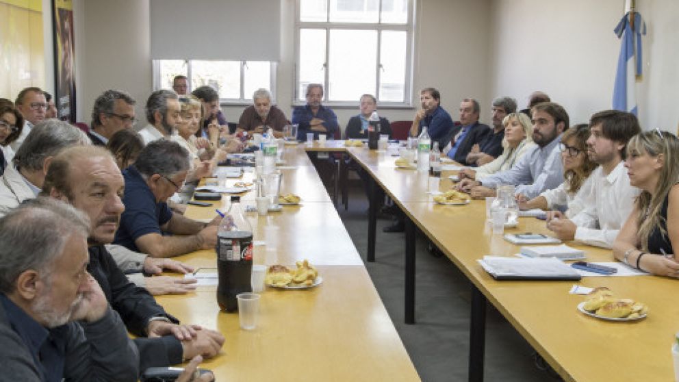 La ministra Acuña, tras el encuentro, se mostró convencida de "llegar a un acuerdo" pronto.