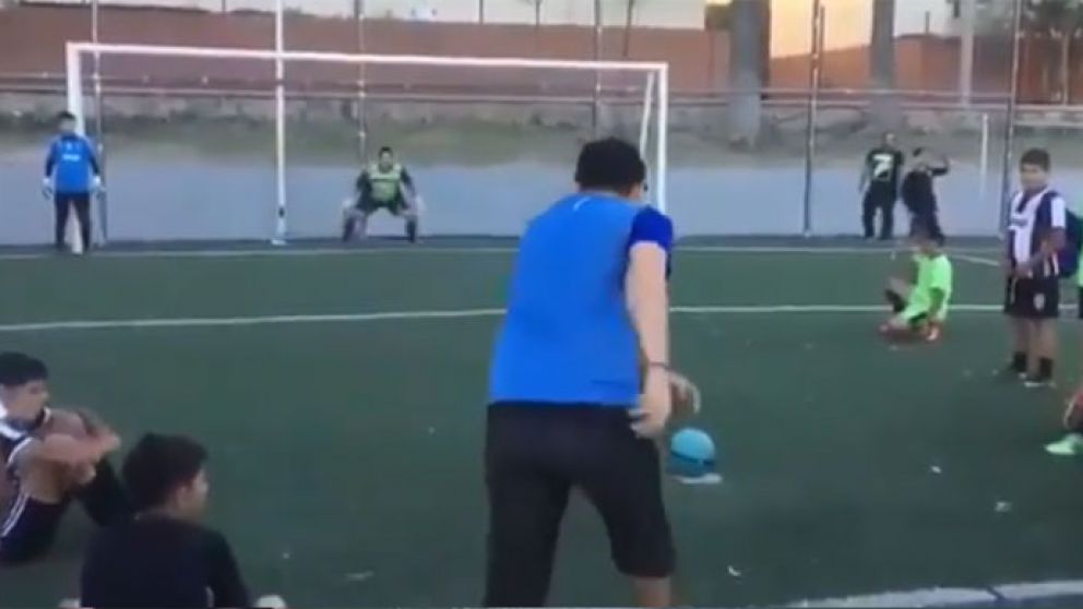 El joven engañó por completo al portero.