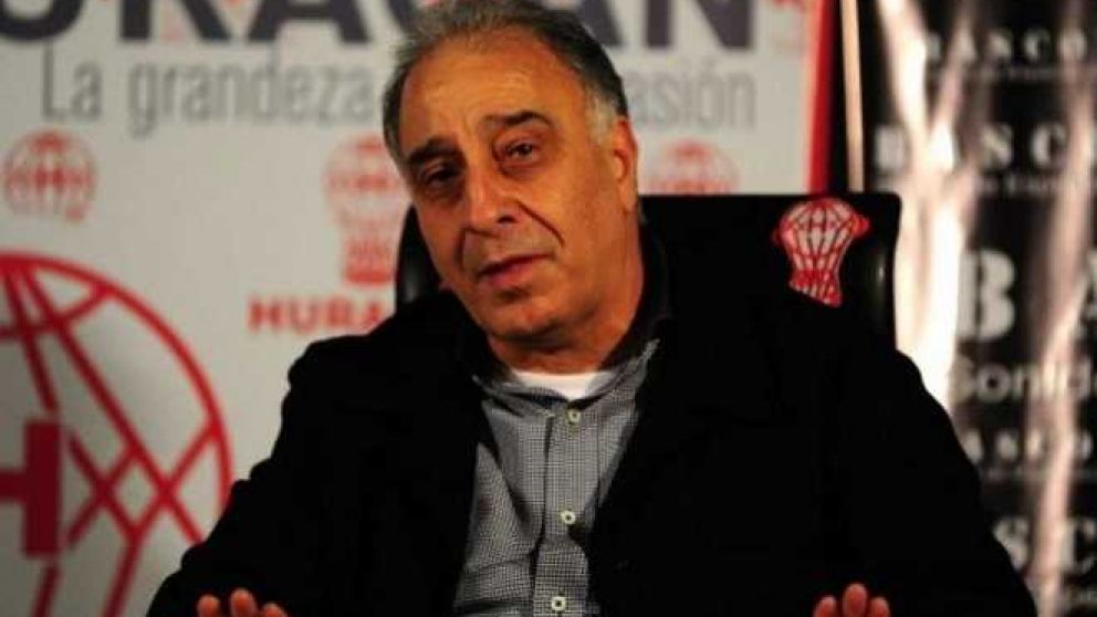 El presidente de Huracán recordó conmovido el fallecimiento de Houseman.