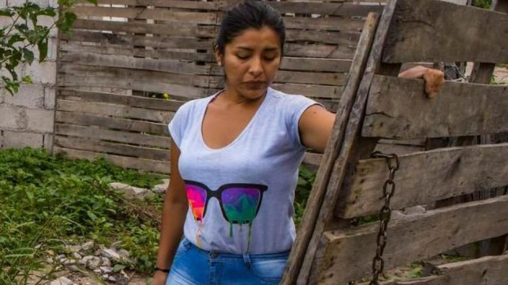 Marta Milagro Ajaya y su hija fueron desalojadas por el padre de la nena.