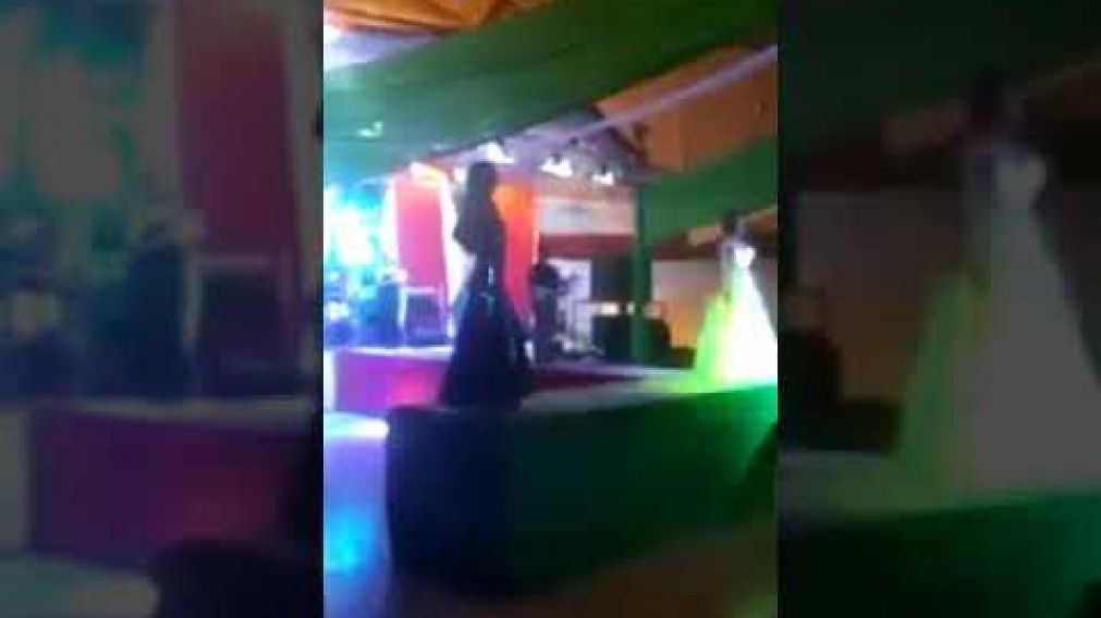 No todas las fiestas terminan bien. Escándalo en concurso de belleza travesti en México.