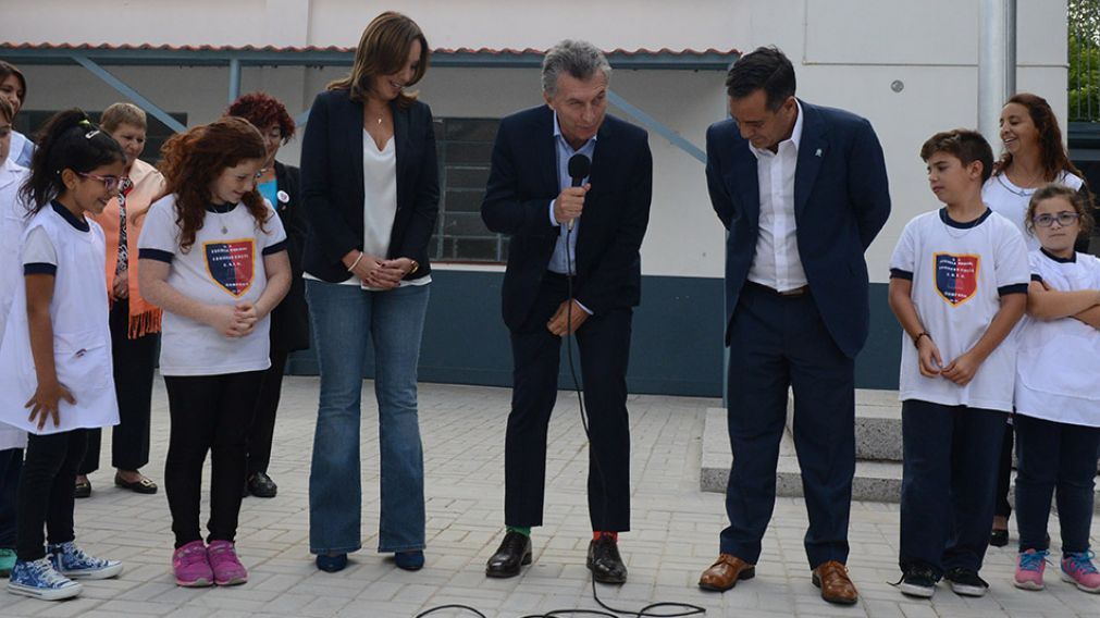 Mauricio Macri mostró sus medias en apoyo al Día Internacional del Síndrome de Down. (Presidencia de la Nación)