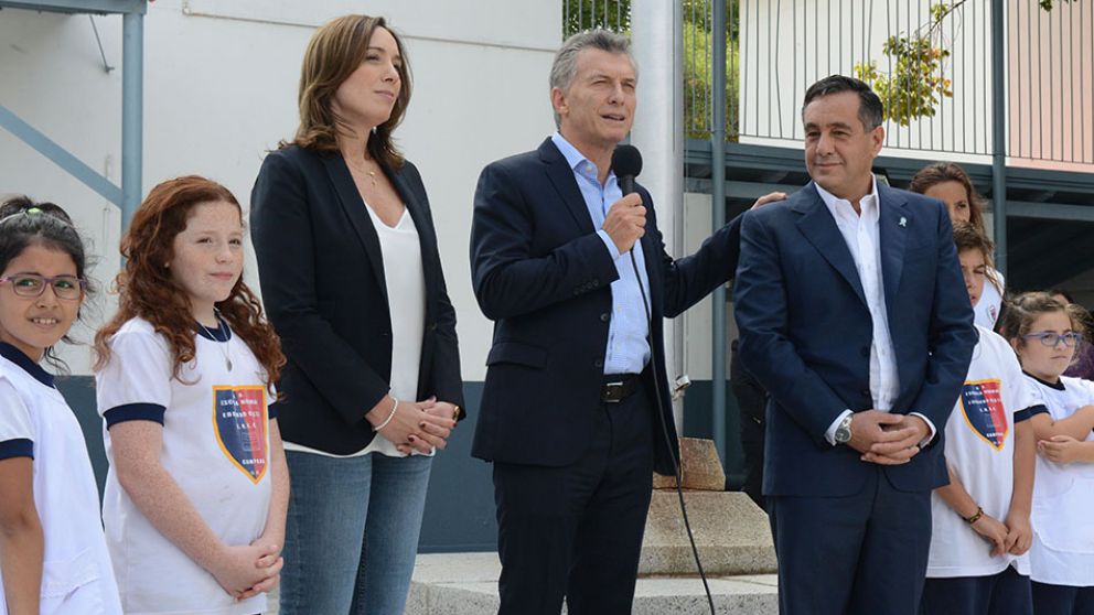Macri junto a la gobernadora María Eugenia Vidal y el ministro de Educación, Alejandro Finocchiaro durante la presentación de los resultados de Aprender 2017. (Presidencia de la Nación)