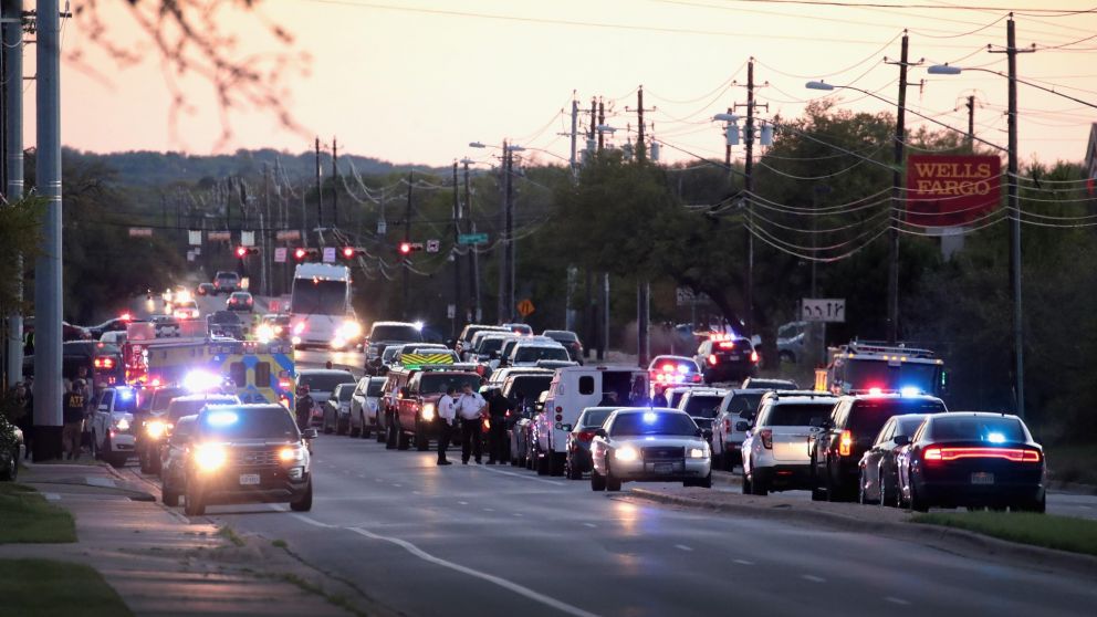 Tras la explosión. La ruta quedó bloqueada por varios minutos. (AFP)