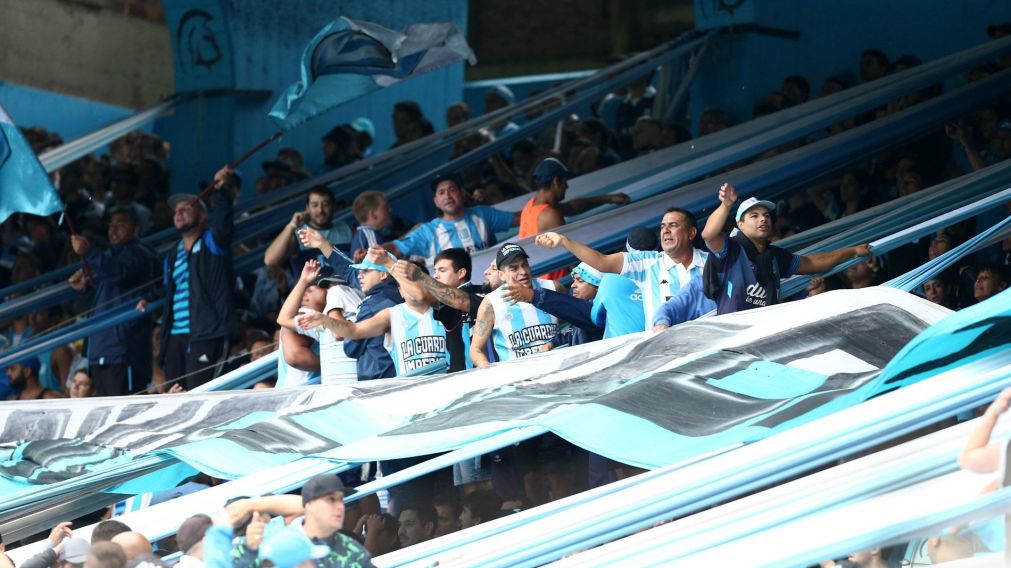 La barra de Racing tuvo "vía libre" en el encuentro contra Patronato.