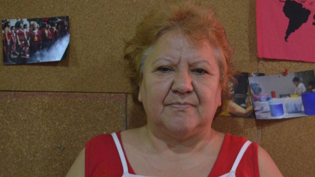 La mujer es una luchadora.