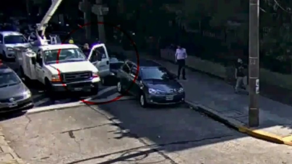 Le tapaban el paso, se quiso llevar una grúa y ahora está preso.