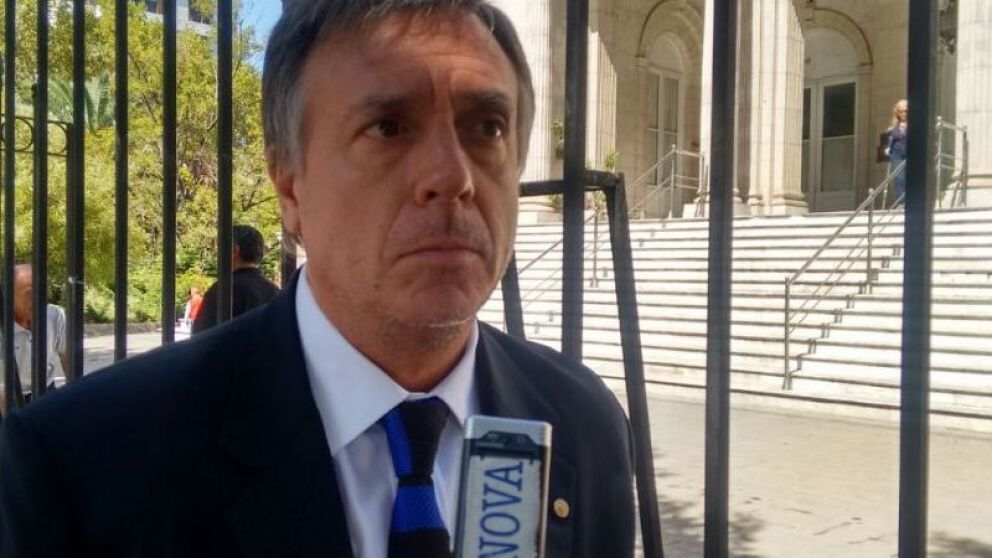 El abogado del médico acusado dio sus explicaciones.