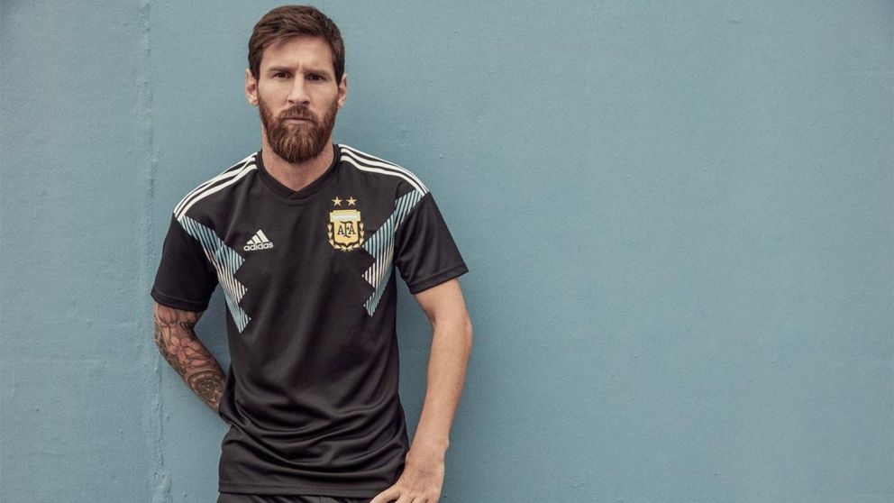 Messi. La estrella se mostró con la flamante camiseta de Adidas.