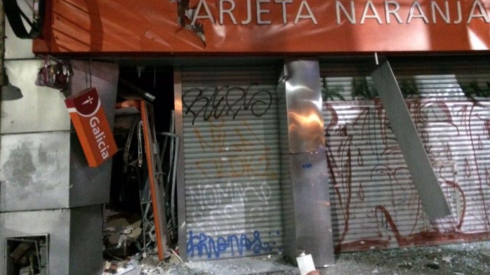 Los restos de la máquina que hicieron estallar (Radio Universidad).