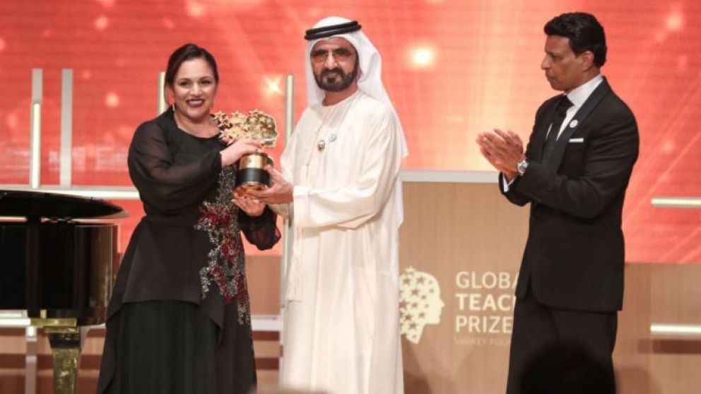 Recibiendo el premio a Mejor Profesora.(@TeacherPrize)