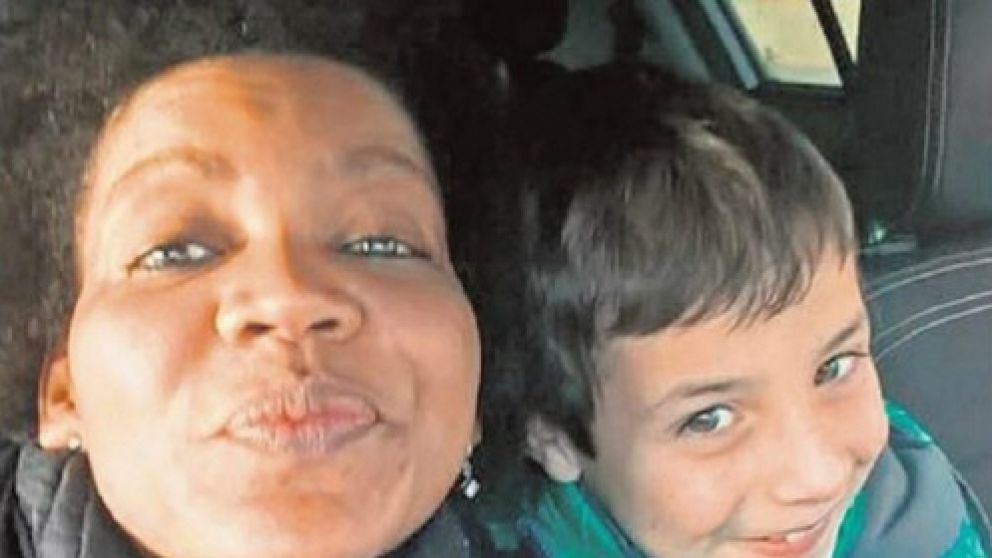 Ana Julia Quezada, con el chiquito que luego asesinó.