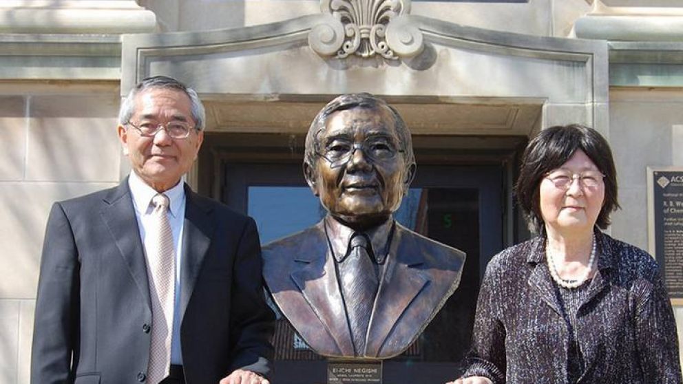 Ei-ichi Negishi continúa internado tras la muerte de su esposa.