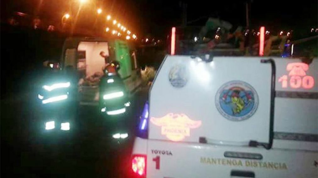 Así era trasladado el hincha de Boca que se arrojo desde un puente en Santiago del Estero. (Bomberos Voluntarios de Las Termas.)