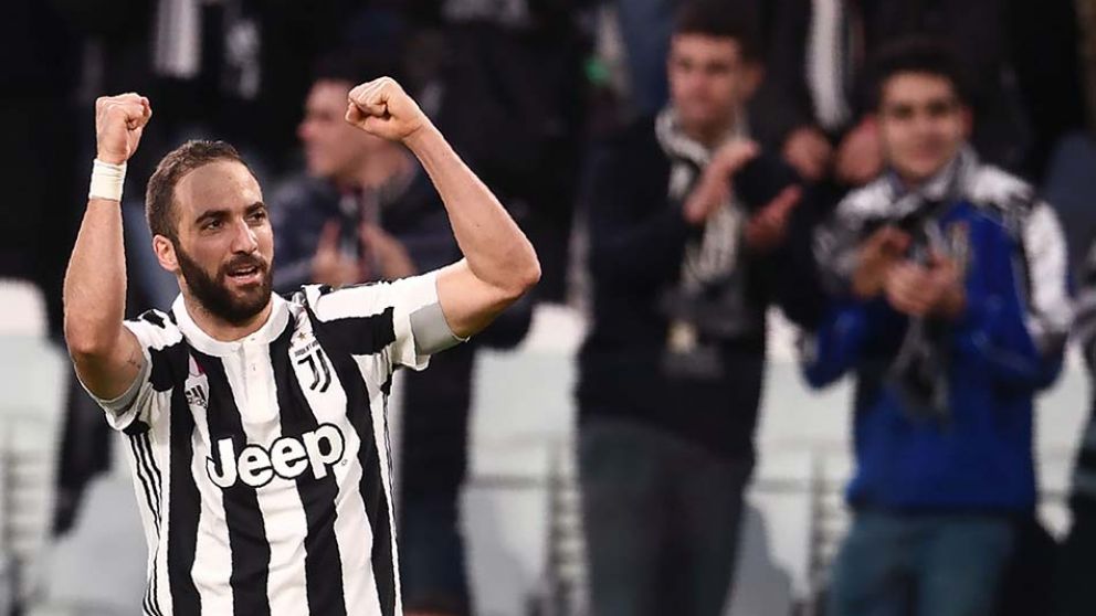 Gonzalo Higuaín lleva 10 goles y 3 asistencias en los últimos 9 partidos con Juventus. (AFP)