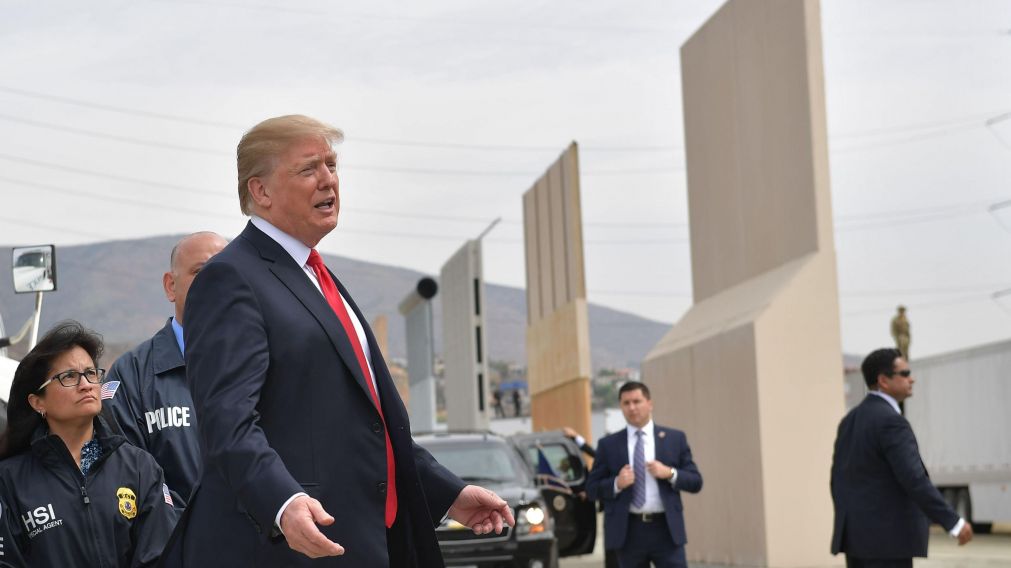 El presidente americano visito San Diego y eligi� el muro para la frontera con M�xico.