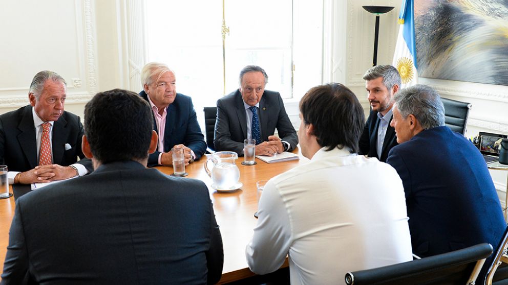 Marcos Peña se reunió con las máximas autoridades de la Unión Industrial Argentina. (Télam)