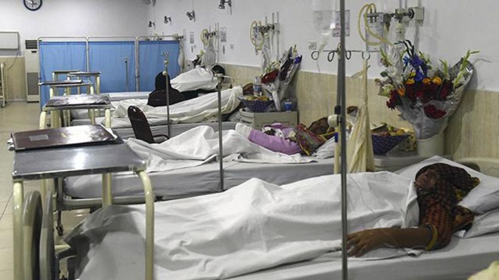La mayoría de los hospitales de India carecen de insumo y de personal