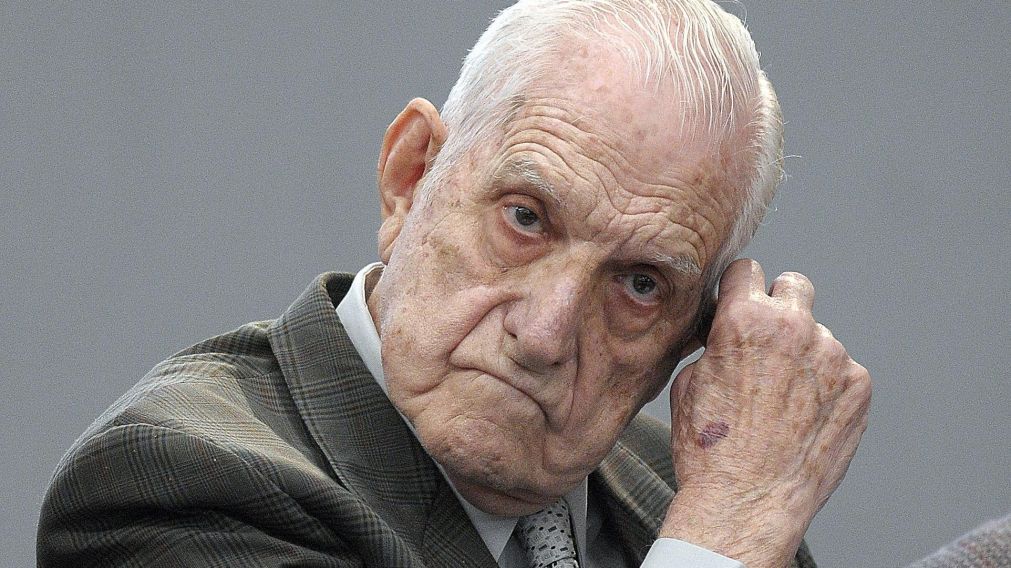 Reynaldo Bignone ten�a 90 a�os y cumpl�a una cadena perpetua.