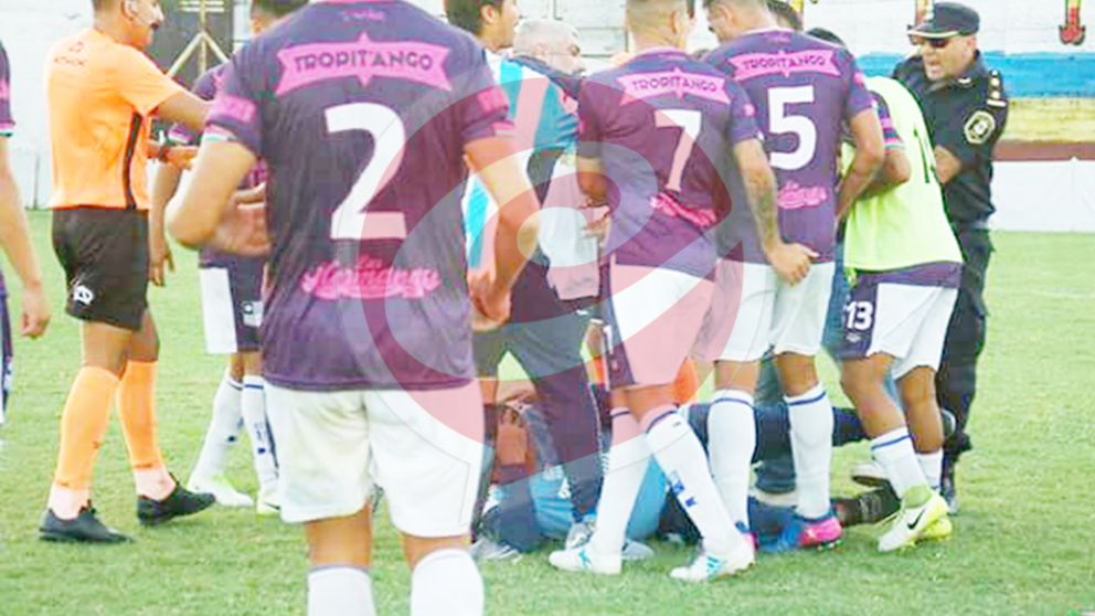 El momento en que agreden a Luis Ventura (Cortesía Nair Safenraiter).