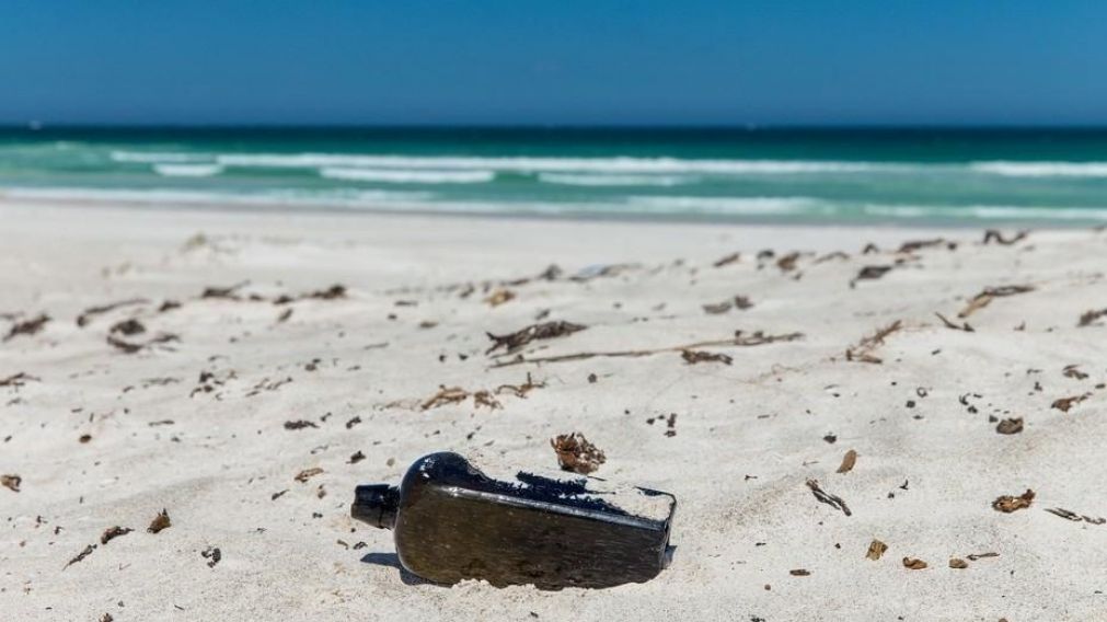 Hallan el mensaje más antiguo en botella lanzada al mar
