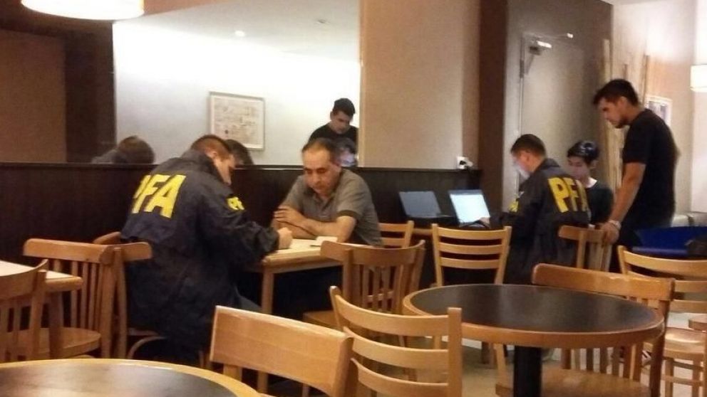 Personal de prefectura le leyó los derechos a Pérez Osuna en el hotel céntrico de Capital Federal