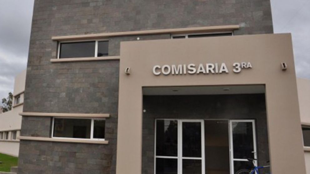 Tenían droga y dos pibas en el placard