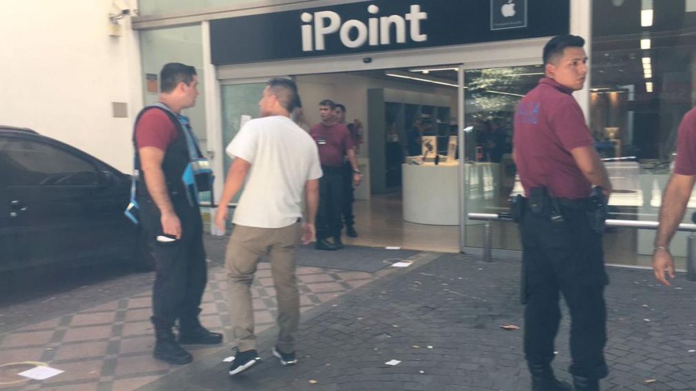 Así quedó el frente del local que asaltaron (@AlertaProvincia).