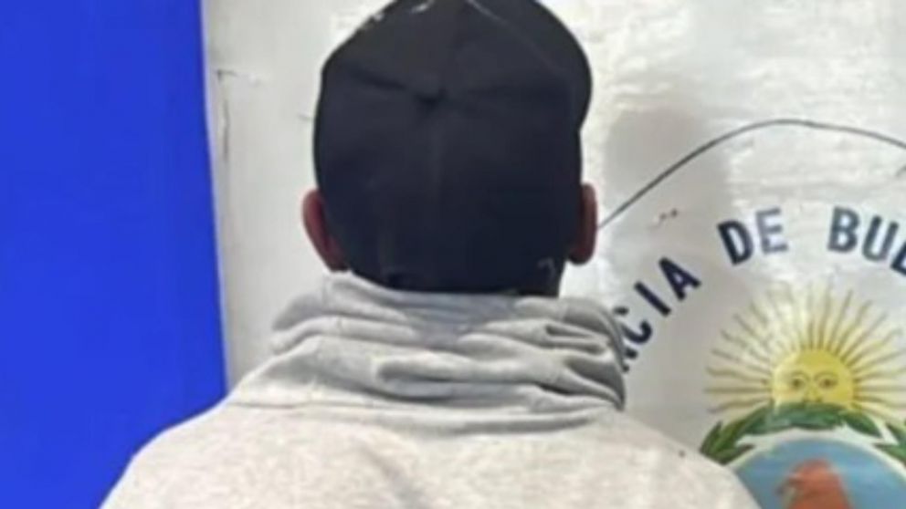 Este es el individuo que resultó aprehendido por los pesquisas.