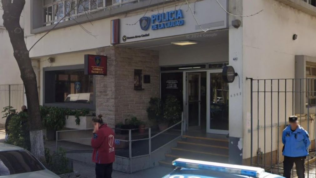 El oficial agredido se desempeña en la Comisaría Vecinal 12-C.