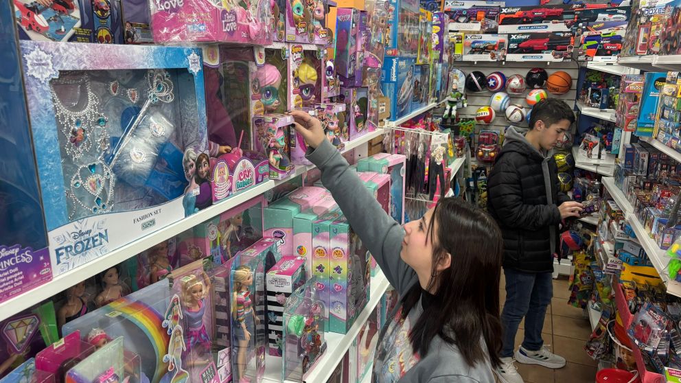 EL CRECIMIENTO DEL COMERCIO ELECTR�NICO GENERA UN DESAF�O PARA LAS JUGUETER�AS DE BARRIO.