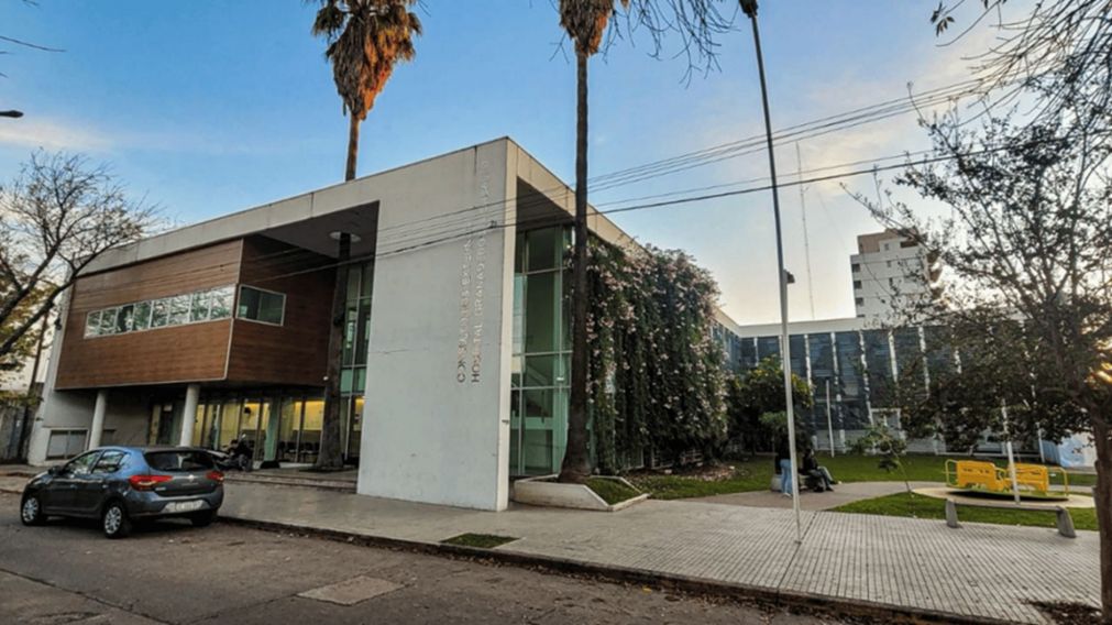 La víctima tuvo que ser trasladada de urgencia al Hospital Granaderos a Caballo.