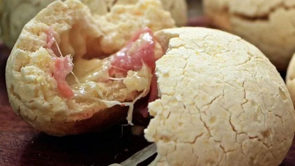 Delicioso chipa relleno en pocos pasos.