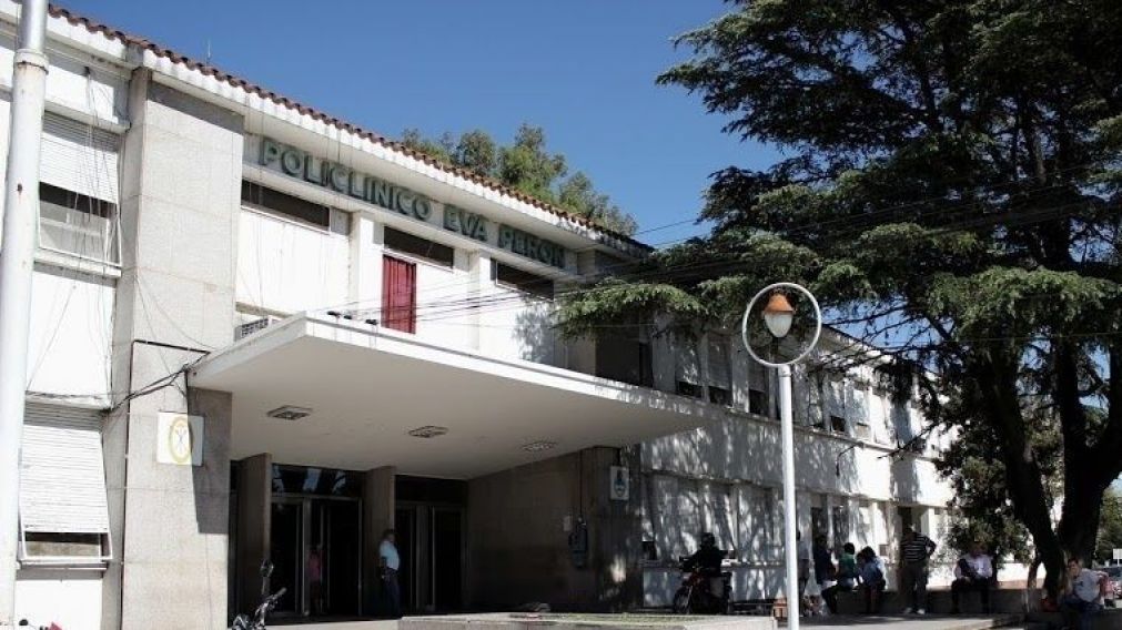 El hombre llegó ensangrentado al Hospital Eva Perón.