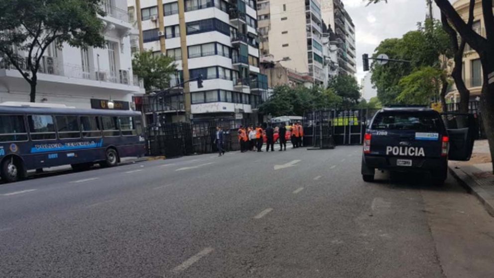Así amaneció la zona del Congreso. (@vebulin)