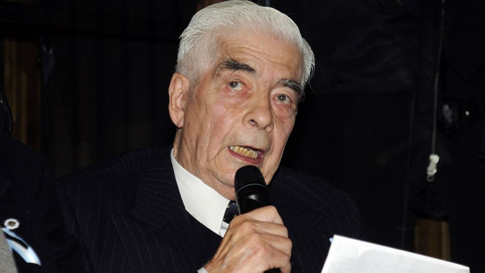 Luciano Benjamín Menéndez durante uno de los juicios a los que debió afrontar por delitos de lesa humanidad.(Télam)