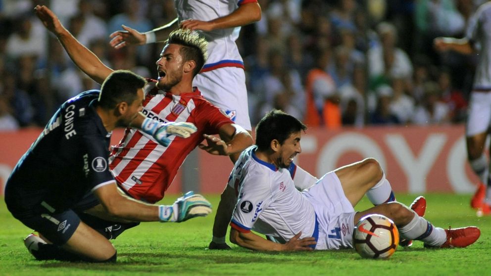 El "Pincha" empató en Montevideo. (AFP)