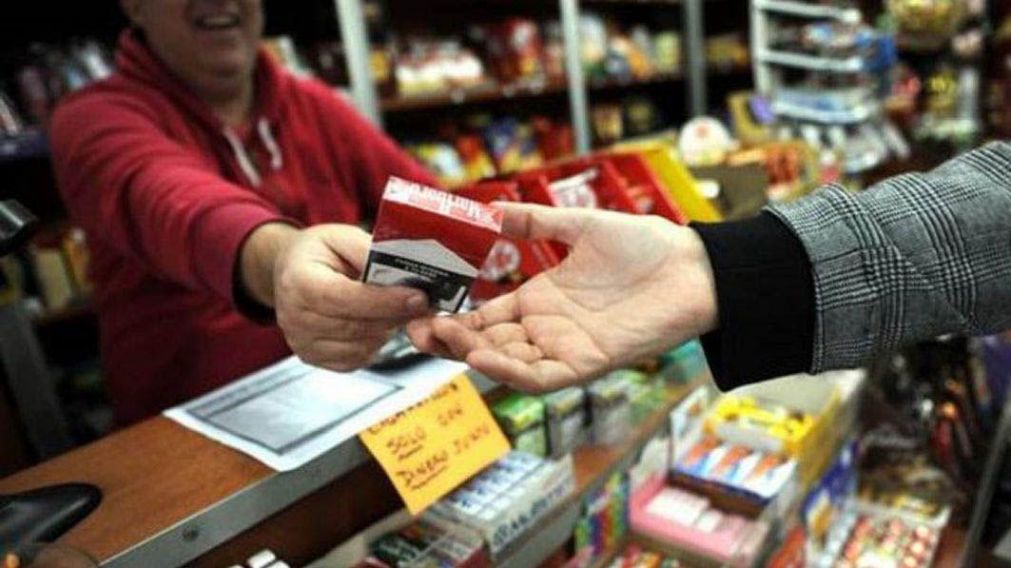 Quieren prohibir la venta de cigarrillos saborizados.