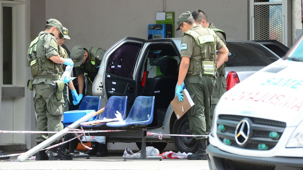 La persecuci�n termin� en la puerta del hospital Santojanni. (Cr�nica/Sacchero)