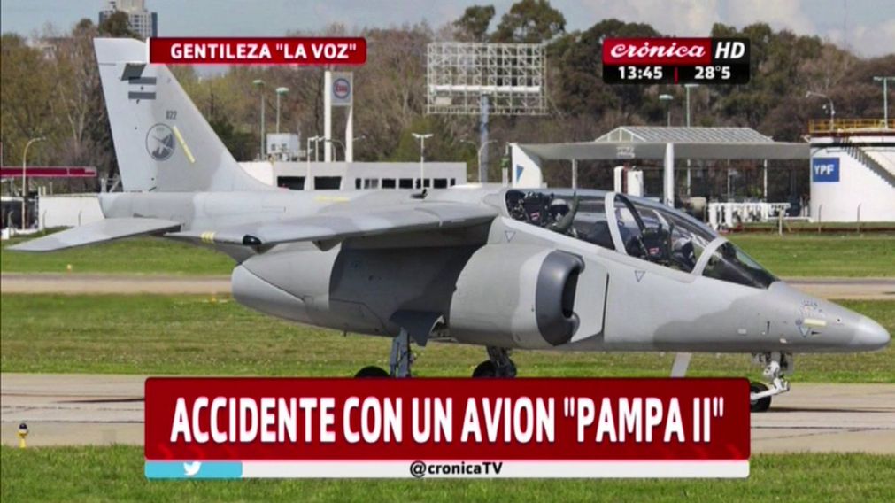 Copiloto se asustó por una falla del avión, se eyectó y está internado