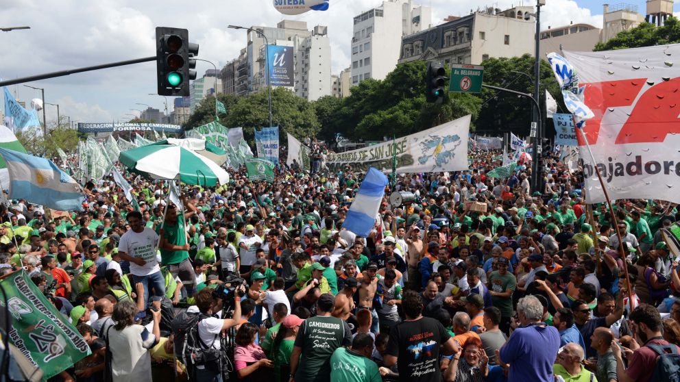 Gran cantidad de gente concurrió a la marcha de Camioneros.