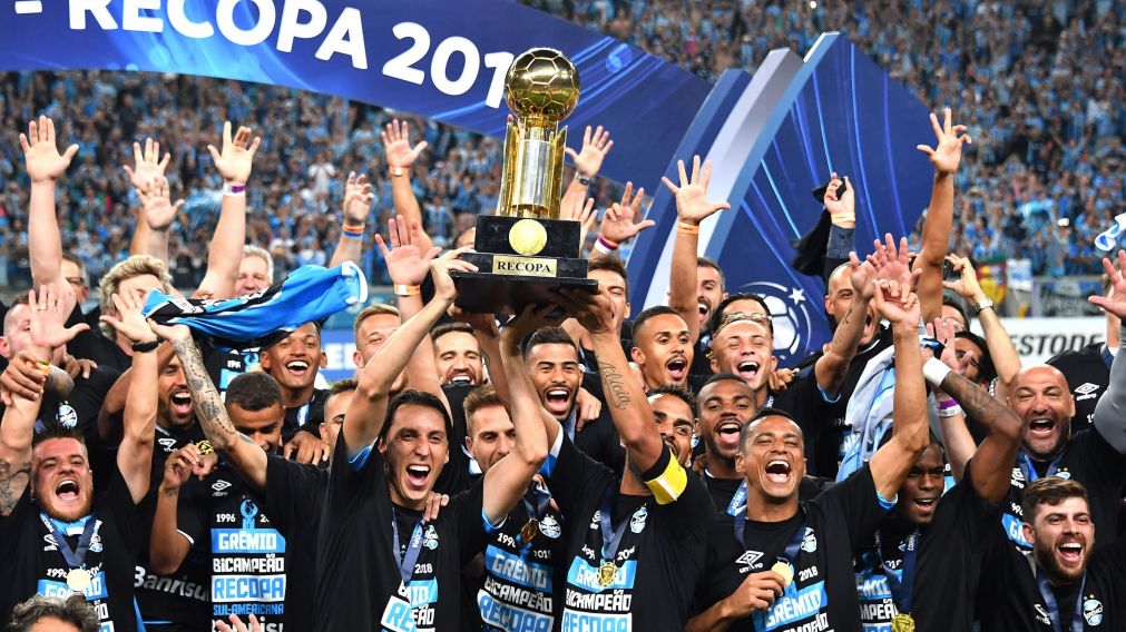 El festejo de Gremio, campeón de la Recopa 2018 (AFP).