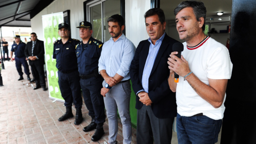 El lugar está situado en la rotonda de la Ruta N°4.