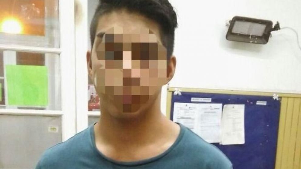 El joven asesino se vio acorralado y decidió entregarse.