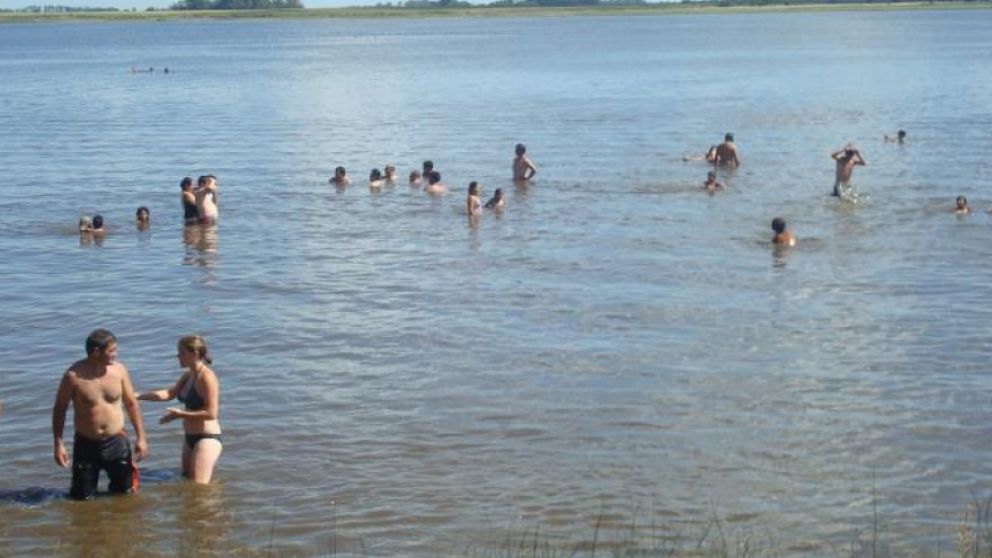 El nene se infectó en la laguna de Vedia.