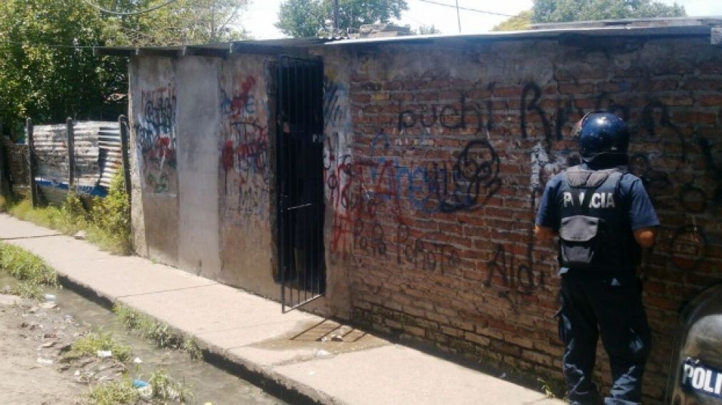 La gente dice que muchos ladrones se refugian en la Villa Puerta de Hierro.