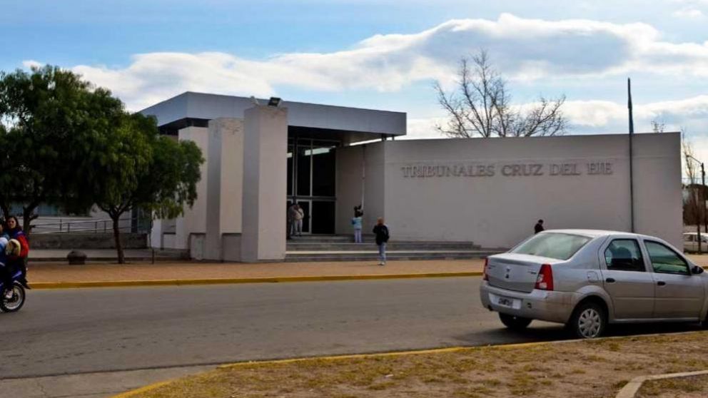 Detienen a desalmada por golpear a su hijito con una fusta