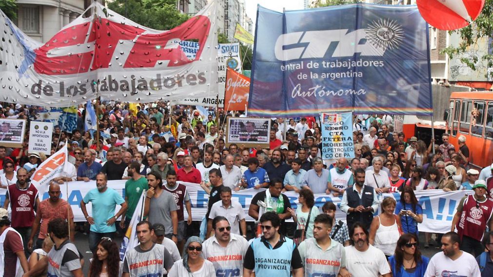 Miles de personas se manifiestan en contra de las políticas de Cambiemos. (Gentileza cta.org.ar)